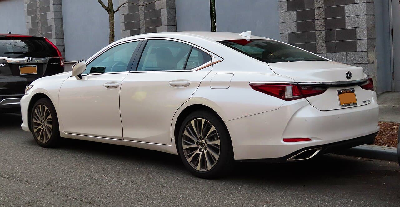 Lexus ES 350 photo 2