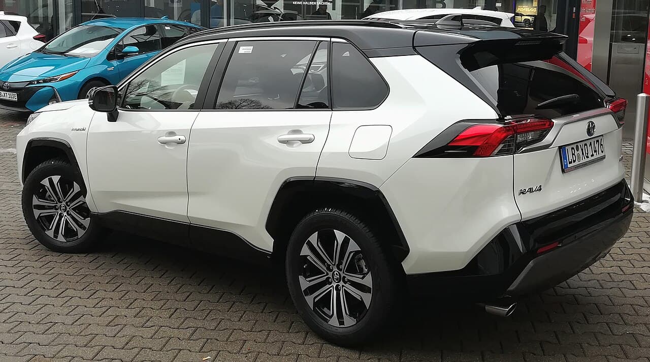 Toyota RAV4 Hybrid photo 2